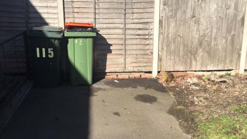 Scheduling waste removal services in Queenspark